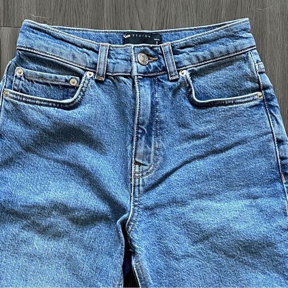 ASOS DESIGN - Petite high rise stretch ‘effortless’ crop kick flare jeans - Picture 3 of 5